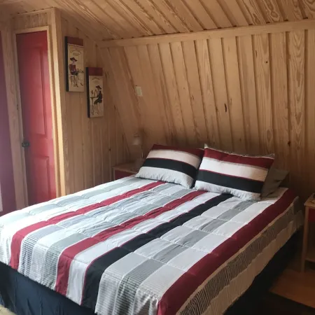 1 Br Studio/Cottage with Kitchenette, Pool & Golf Cart/ Near Beach
