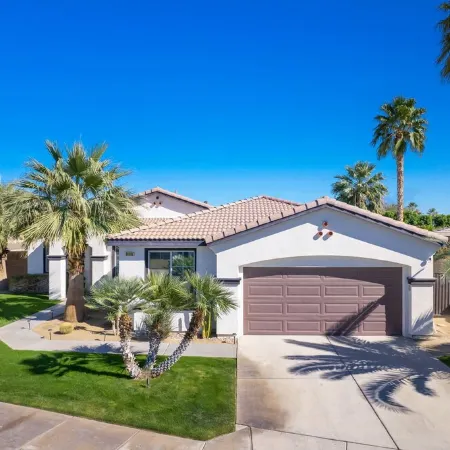 Chandler Court Getaway by GPM - Private Pool + Games + More! Walk to Festivals