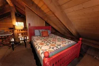 Private Forest Lodge Near Silverwood Theme Park - Sleeps 10