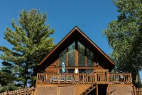 Salem Lakes Chalet- cozy log cabin near Wilmot Mountain