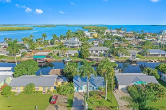 Waterfront cottage in Matlacha, FL -<br>Unavailable at this time due to Hurr Ian.🌴
