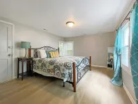 Pet Friendly Home by Lake Shawnee!
