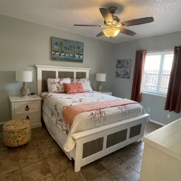 Pool Home with Pool Heater and Hot Tub Near Clearwater and other Fine Beaches.