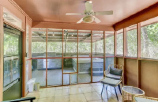 Riverside country retreat with easy access to all that Houston has to offer