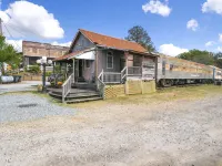 Cozy 2BR Cottage in Downtown Warm Springs (A) Hotels in Meriwether County