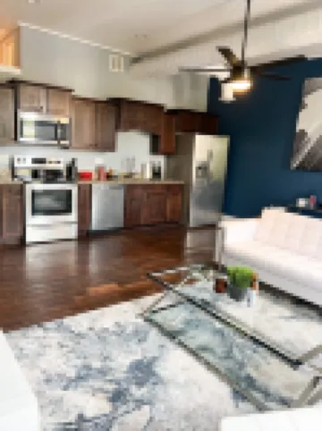 MODERN DOWNTOWN LOFT- FREE PARKING