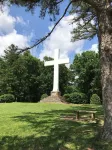Secluded 2 Bedroom Retreat w/great family room on Sewanee Campus