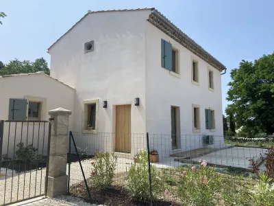 La Maison du Petit Jeu à Grignan : Piscine et vue sur le Château Hotel in zona Caveau des vignerons Grignan-Les-Adhemar