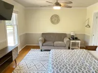 The Franklin Estate - Suite B-Private Apt-King Bed