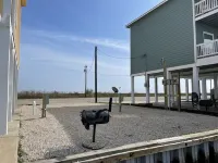 “Reeling Em Inn” WATERFRONT RV HOOKUPS ON THE COLORADO RIVER <br>RV #1 Hotels in Matagorda County