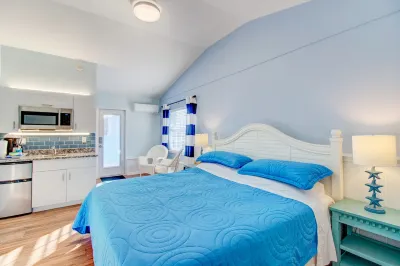 POOL VIEW  V5 Luxury King Bedroom  Siesta Key  Walk to beach DAILY  SPECIALS