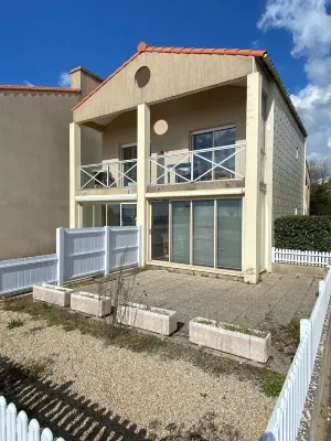 Sea view apartment with south-facing balcony facing the port Wifi
