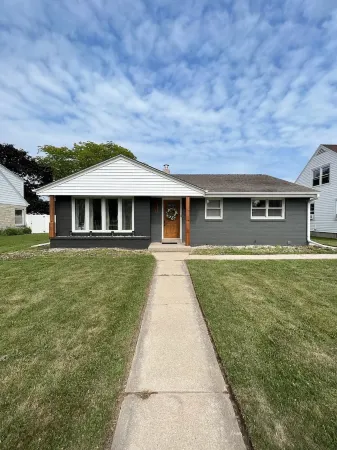 Stunning and Completely Remodeled Ranch Home! Walk to Downtown & Marina!