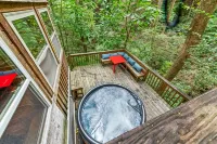 Secluded Red River Gorge Pet-Friendly Cabin on 6 Acres