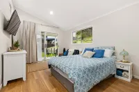 Newly Renovated - Bush Retreat by the Beach