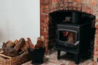 Countryside Retreat with Cosy Fireside Bath