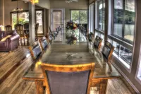 6600 sf, Beds for 33, Hot Tub, Theatre, Game Rm , Entertainers Dock, Great Views
