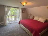 Cozy lake retreat with great views of Houghton Lake. Close to ORV trails.