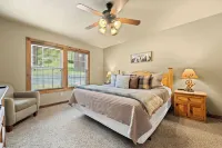 Fall colors - Holidays-Golf-Tennis-Coffee bar-Resort-close to Silver Dollar City