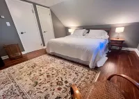 Charming 3BR Hilltop House, Newly Remodeled with Arcade