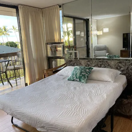 Sunset in Maui; 1br condo, walk to beach and surf