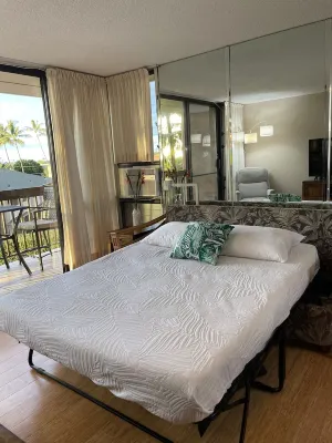 Sunset in Maui; 1br condo, walk to beach and surf