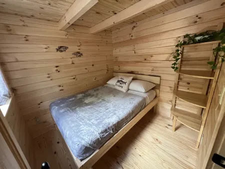 Cozy retreat for the whole family!5 min. walk to the famous Salmon River