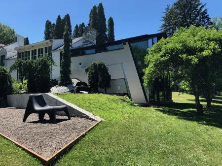 Woodstock historic artist estate - The Pond House