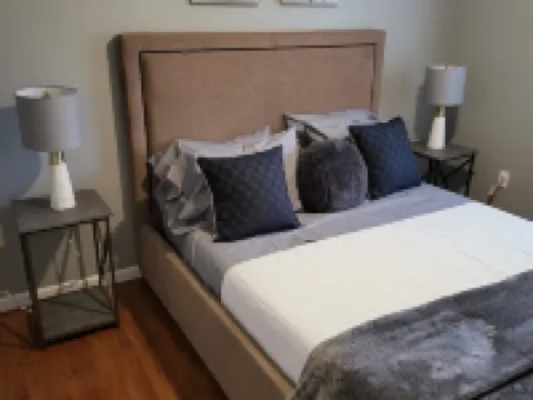 Lake house with a game room 庫克薩基酒店