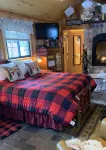 Cozy cabin gas fire place  heated floors perfect for snowmobiling  on trail 51