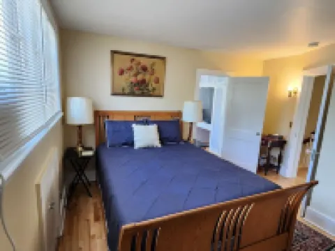 Great 3-bedroom House close to town and beaches, in Manistee , deck, WiFi and AC Hotels in Manistee