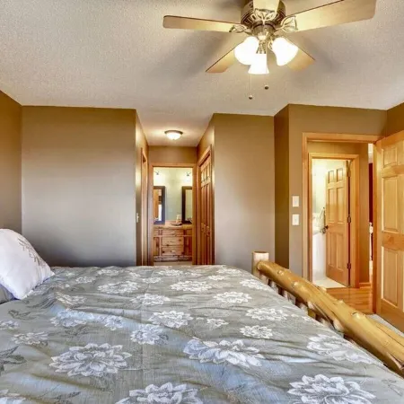 Deacon's Lodge Golf: Overlooking Pelican Lake - Breezy Point