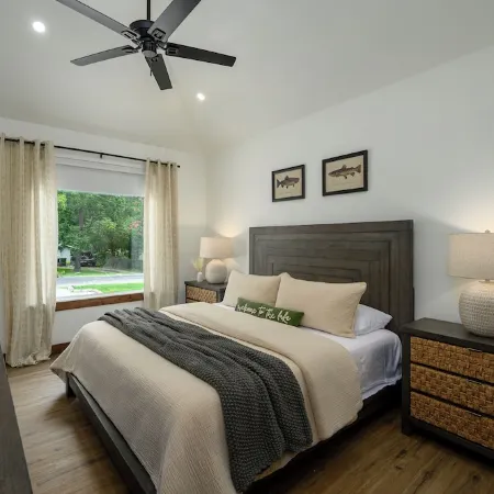 Orange Door Oasis -Gorgeous 3BR/BA Lake House