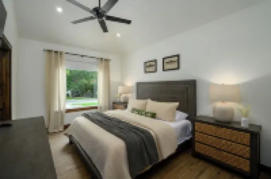 Orange Door Oasis -Gorgeous 3BR/BA Lake House