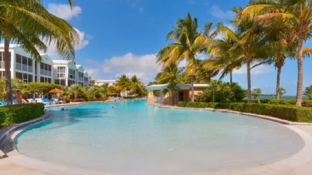 Vacay Vibes ~ Tropical Luxury Home in Mariners Club. Pools, Marina, Pickleball