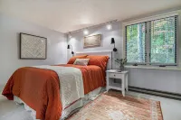 Lakefront 3 Bedroom Townhome - Fall colors and Quaint Towns - Sleeps 8