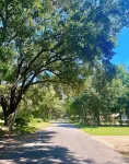 Charming 2-bedroom cottage with full kitchen and WiFi in Pensacola. Sleeps 4.
