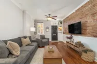 Walk to Hospital and Downtown - 20 min to Hershey - Free Parking - Quiet Street