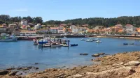 In the heart of Costa da Morte and Camiño dos Faros, near beaches in the middle of nature.