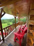 Paradise Peak Cabins “Songbird”outdoor hot tub in the heart of Amish Country