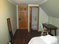 Cozy 3rd Floor Apartment Near Downtown [5-6]