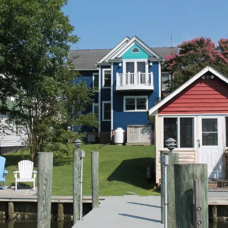 Reedville Retreat, waterfront w/ private dock &outdoor sink-for fishing/crabbing