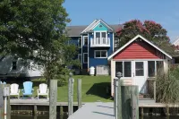 Reedville Retreat, waterfront w/ private dock &outdoor sink-for fishing/crabbing