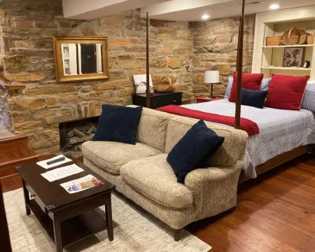 Historic apartment in Old Town Warrenton, Virginia Hotels in Fauquier County