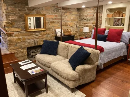 Historic apartment in Old Town Warrenton, Virginia