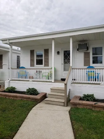 Adorable Ocean side cottage