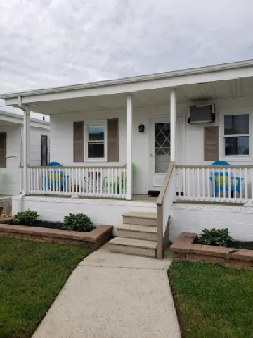Adorable Ocean side cottage
