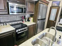 Cozy RV with WiFi and HVAC in Glendale/North Phoenix Luxury Fifth wheel camper