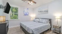 Paradise Palms:  modern, very comfortable , unit in beautiful beach town