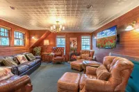 Ski Season or Yearly Rental. Fireplce. Dogs Welcome. Walk to Equinox Pond & Bba.